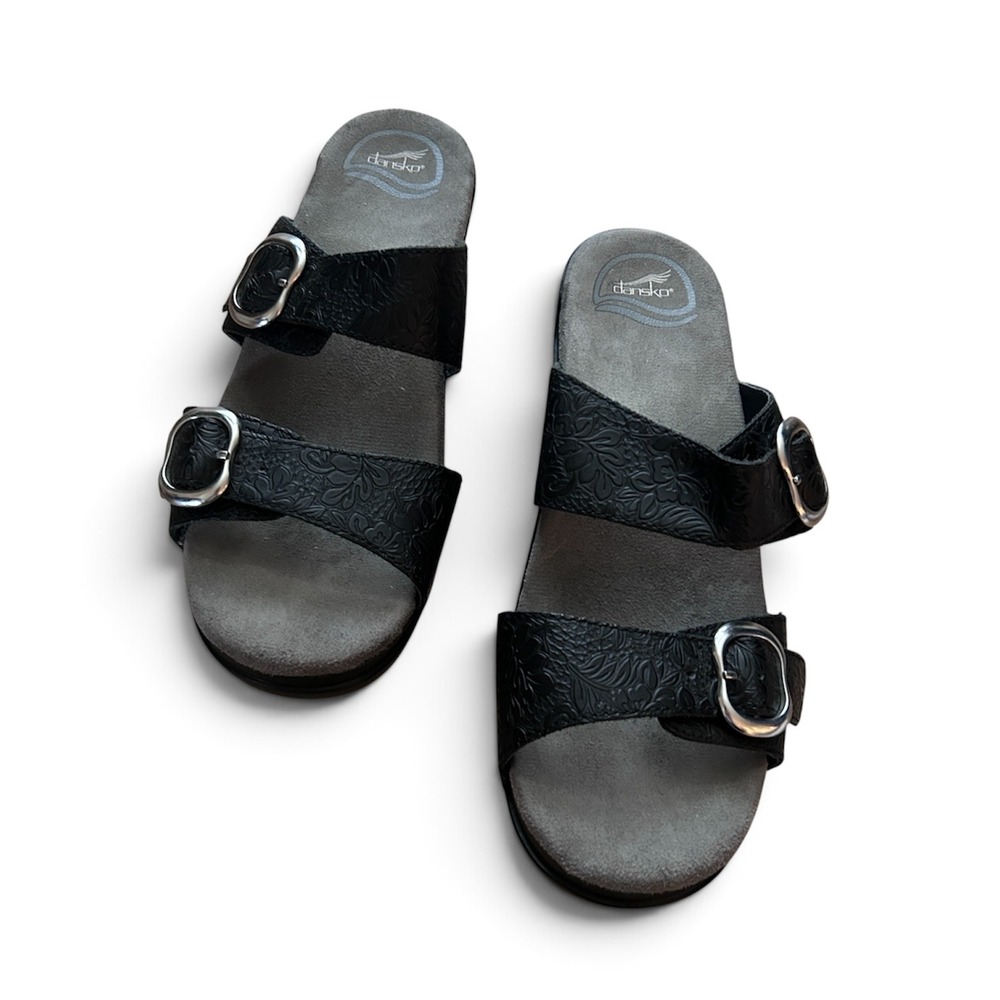 Dansko Sophie Black Floral Embossed Leather Sandals Silver Buckle Wedge Women 38